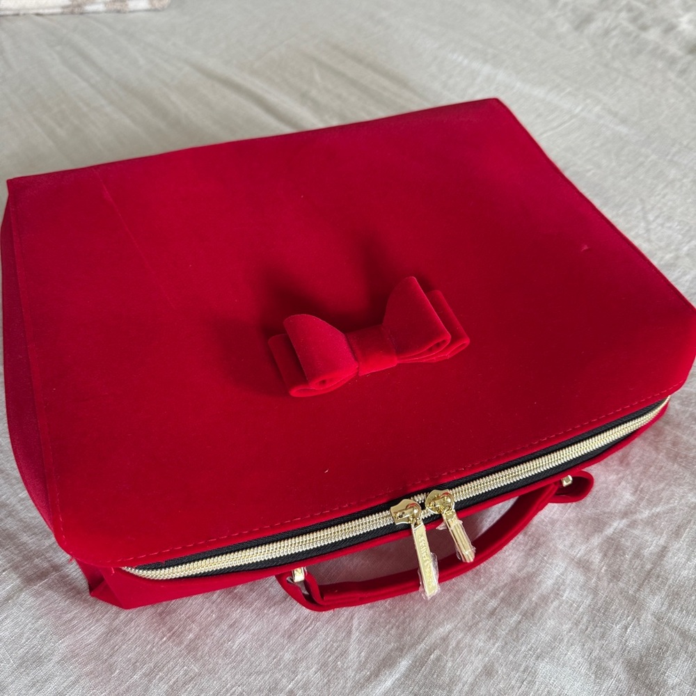 Estée Lauder Red Velvet Holiday Train Case Makeup Bag (Case Only)